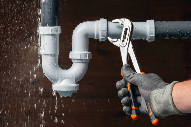 Professional Burst Pipe Repair technician working in Somis, CA